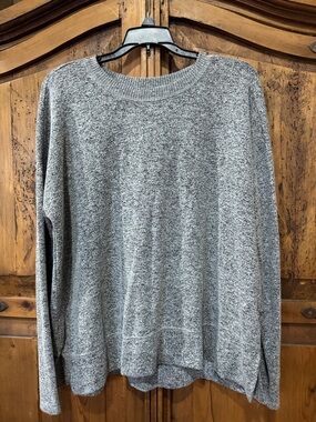 Lucky Brand women’s Heather Gray Crewneck Sweater
